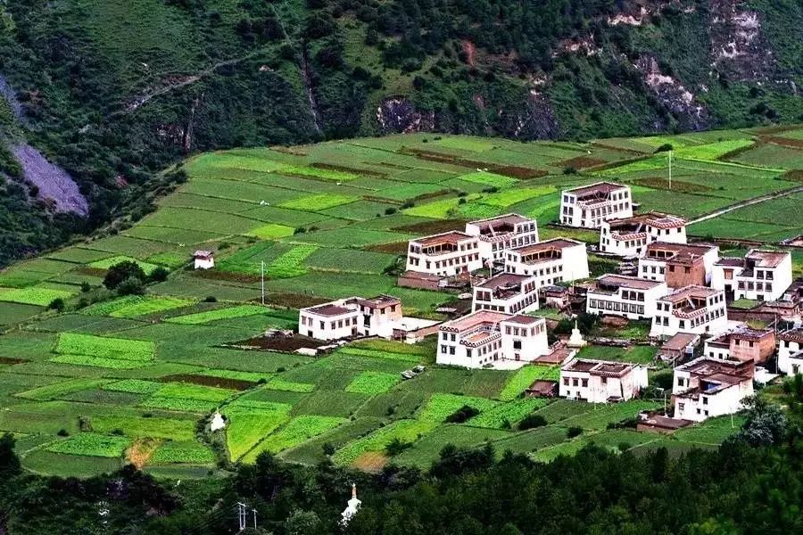 國(guó)慶去哪里玩，廈門租車自駕去川西，一個(gè)景色媲美西藏的地方